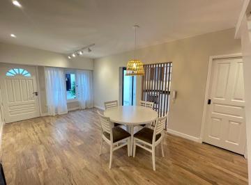 PH · 90m² · 4 Ambientes · 1 Cochera · PH. 4 Amb. con Patio y Cochera