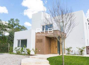 Casa de 5 ambientes, Pilar · Con Renta - Excelente Propiedad Moderna a Estrenar