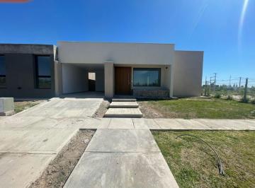 Casa · 158m² · 6 Ambientes · 1 Cochera · Casa en Venta Barrio La Quebrada