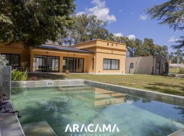 Casa · 100m² · 2 Ambientes · 2 Cocheras · Casa en Venta - Alejandro Petion