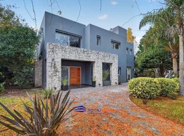 Casa · 273m² · 4 Ambientes · 2 Cocheras · Casa a La Venta y Alquiler en La Cesarina, General Rodriguez