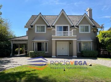 Casa · 300m² · 6 Ambientes · 1 Cochera · Casa en Venta Y/o Alquiler en Haras Maria Eugenia, Moreno