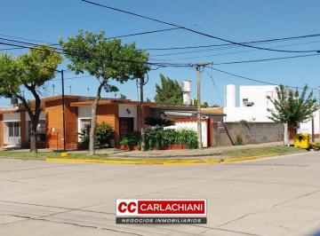 Casa · 264m² · 4 Ambientes · 1 Cochera · Casa en Esquina