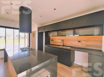 Casa · 170m² · 4 Ambientes · 2 Cocheras · Casa en Venta Premium de 4 Ambientes en El Barrio Privado La Magdalena - Canning