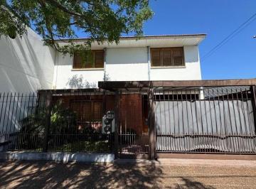 Casa · 200m² · 4 Ambientes · 3 Cocheras · Chalet en Venta en Remedios de Escalada