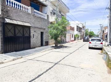 Casa de 4 ambientes, Avellaneda · Hermoso PH en Venta en Piñeyro con Patio y Parrilla Excelente Unidad