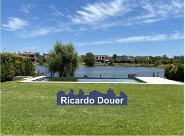 Casa · 220m² · 5 Ambientes · 1 Cochera · Imponente Casa en Venta a La Laguna en El Cantón, Escobar