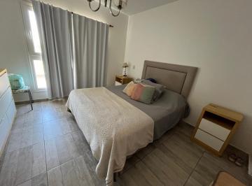 PH · 165m² · 9 Ambientes · Duplex en Venta en La Calandria 3 Dorm.