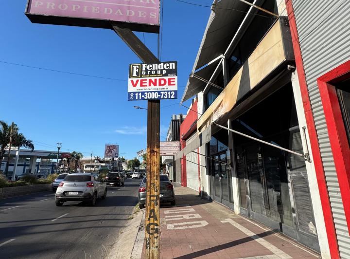 Local comercial · 217m² · 6 Ambientes · 1 Cochera