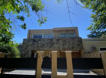 Casa · 320m² · 7 Ambientes · 3 Cocheras · Santilli - Chiclana 30 Lomas de Zamora Este