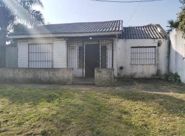 Casa de 3 ambientes, Quilmes · Casa C/fondo a 300 m. de Jumbo y Av Calchaquí
