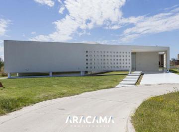 RRA-RR1-1454_2 · Casa en Venta en Lares de Canning - Canning