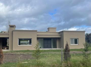 Casa · 220m² · 5 Ambientes · 2 Cocheras · Casa a Estrenar en Venta Club de Campo El Moro, Marcos Paz