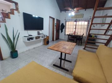 Casa · 91m² · 4 Ambientes · 2 Cocheras · Casa en Luis Guillon - 4 Ambientes - 2 Baños - Parque - Cocheras - Escritorio - Cocina