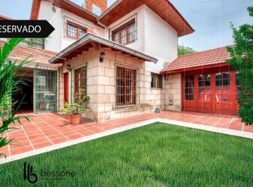Casa · 255m² · 5 Ambientes · 3 Cocheras · Venta Chalet en Parque Luro 4 Amb con Quincho