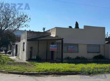 Casa · 70m² · 4 Ambientes · 2 Cocheras · Casa - Muñiz