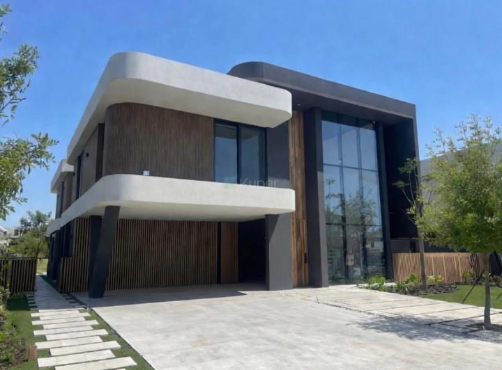 Casa · 550m² · 6 Ambientes · 2 Cocheras
