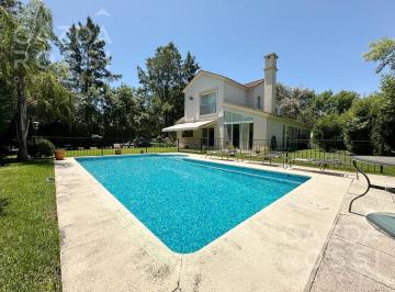 Casa · 770m² · 5 Ambientes · 1 Cochera · Casa con Piscina en El Lauquen, San Vicente