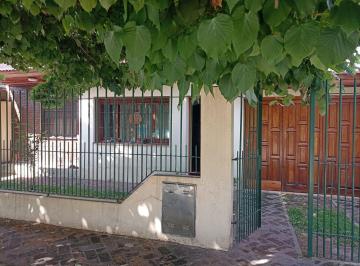 Casa · 123m² · 4 Ambientes · 1 Cochera · Casa Chalet en Venta en Quilmes Oeste, Quilmes, G. B. a. Zona Sur