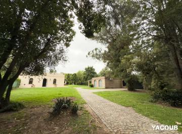 Casa · 250m² · 4 Ambientes · 2 Cocheras · Casa en Venta - 3 Dorm. 3 Baños - 2.100 m² - Villa Elisa