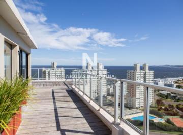 Foto1 · Vende Apartamento 4 Dorm., Comodo E Iluminado en Mansa Punta del Este.
