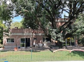 Casa · 230m² · 6 Ambientes · Venta - Casa - Barrio Los Pinos - Exaltación de La Cruz