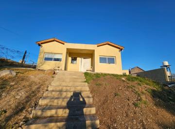 Casa · 80m² · 4 Ambientes · 1 Cochera · Casa en Huerta Grande