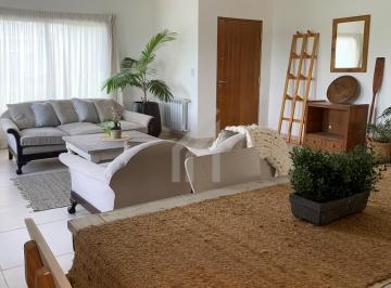 Casa · 160m² · 4 Ambientes · 1 Cochera · Casa en Alquiler en El Cantón Norte, El Cantón, Escobar