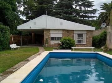 Casa · 85m² · 3 Ambientes · Casa con Pileta Excelente Ubicación Funes