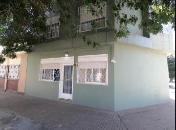 Casa · 90m² · 5 Ambientes · 1 Cochera · Casa en Gerli