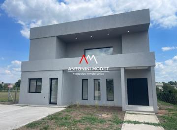 AMN-AMN-3303_2 · Casa en Venta en Santa Lucia - Pilar del Este