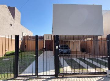 Casa de 2 ambientes, Córdoba · Alquiler Casa 2 Dorm. Planta Alta 2 Cocheras Lomas del Chateau