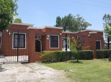 Casa · 130m² · 3 Dormitorios · 1 Cochera · Casa Quinta