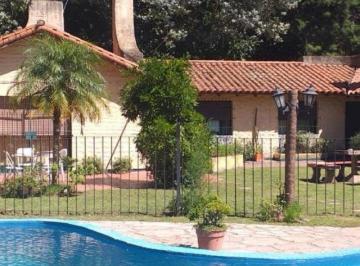 Quinta vacacional · 169m² · 4 Ambientes · 4 Cocheras · Quinta con Pileta y Cancha de Futbool