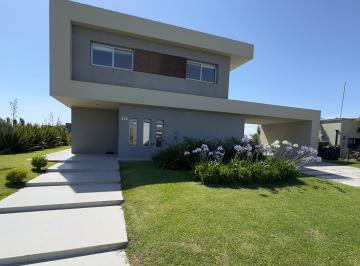 Casa de 4 ambientes, Presidente Perón · Espectacular Propiedad 4 Ambientes a Laguna en Alameda