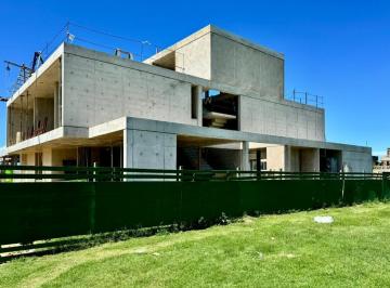 Casa · 435m² · 3 Cocheras · Casa en El Yacht