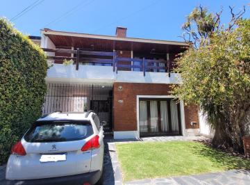 Casa · 242m² · 5 Ambientes · 1 Cochera · Casa en Pinos de Anchorena