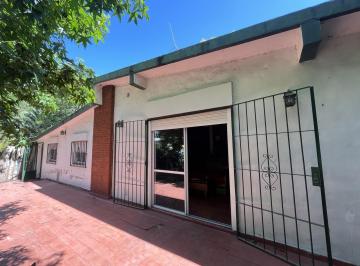 Quinta vacacional · 85m² · 4 Ambientes · 1 Cochera · Quinta con Gran Parque Sobre Av Kennedy