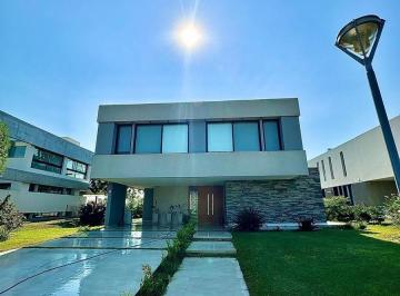 Casa · 430m² · 5 Ambientes · 4 Cocheras · Casa en Alquiler Anual en Terralagos Canning Ezeiza