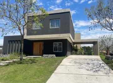 Casa · 210m² · 5 Ambientes · Casa de 3 Dorm. con Jardin y Pileta en Alquiler y Venta - Puerto Vistas - Escobar