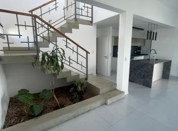 Casa · 200m² · 6 Ambientes · 1 Cochera · Casa en Venta de 3 Dorm. en Solares de Manantiales
