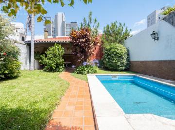 Casa · 231m² · 4 Ambientes · 1 Cochera · Casa de 3 Dorm., Patio Verde y Cochera en Constituyentes