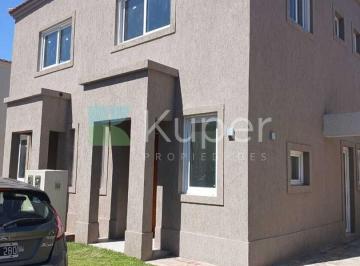 Casa · 79m² · 3 Ambientes · 1 Cochera · Casa Dúplex en Venta en Saravi Village, Pilar, G. B. a. Zona Norte
