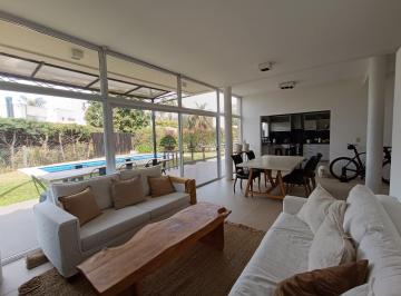 Casa · 190m² · 4 Ambientes · Venta de Casa 4 Ambientes en Santa Clara, Villanueva Impecable Estado