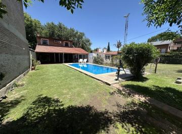 Casa · 140m² · 4 Ambientes · 1 Cochera · Liceo: Venta Casa 3 Dorm con Piscina