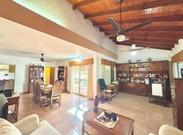 Casa · 161m² · 4 Ambientes · 1 Cochera · Casas - Casa - Barranqueras