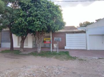Casa · 1m² · 5 Ambientes · 3 Cocheras · Amplia Vivienda con Tres Garages