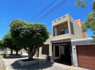 Casa · 180m² · 6 Ambientes · 1 Cochera · Se Vende Casa de 2 Plantas en General Alvear Mendoza