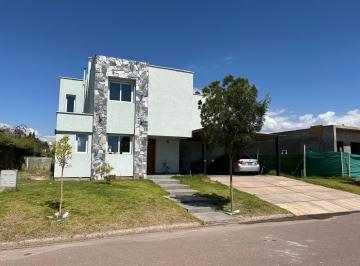 Casa de 4 ambientes, Luján de Cuyo · Casa La Toscana, Vistalba, 3 Dorm, 2 Baños, 2 Coch, Jardín, Piscina