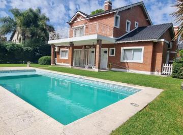 Casa · 285m² · 5 Ambientes · 6 Cocheras · Excelente Casa en Campos